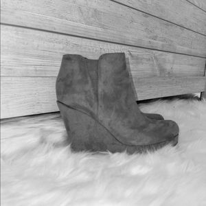 grey booties w: heal